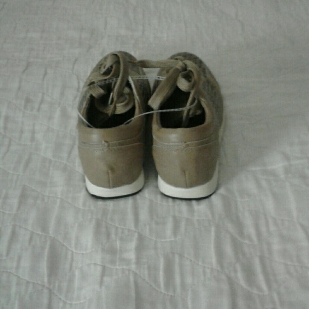 Link Shoes - Picture 3 of 4